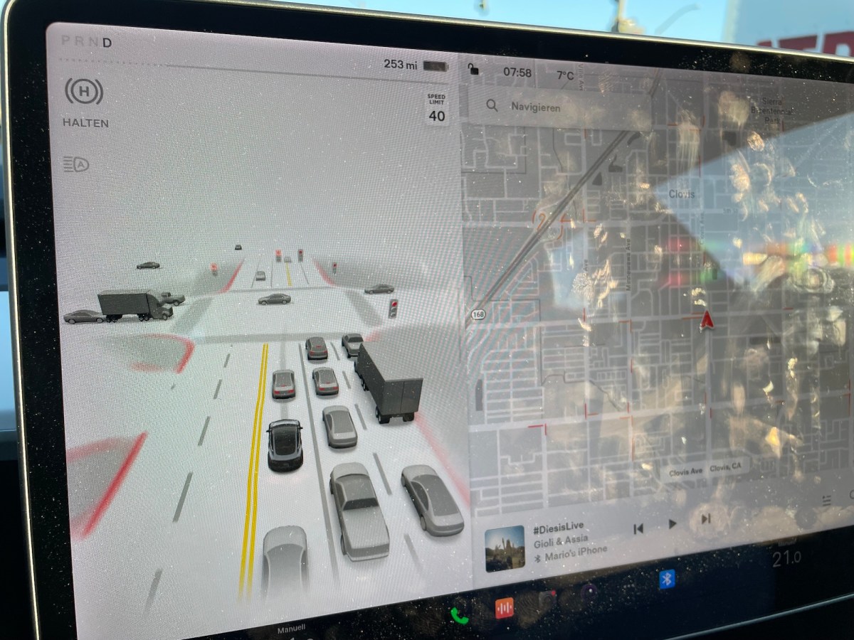 Short Ride With My Tesla FSD Beta – The Last Driver License Holder…