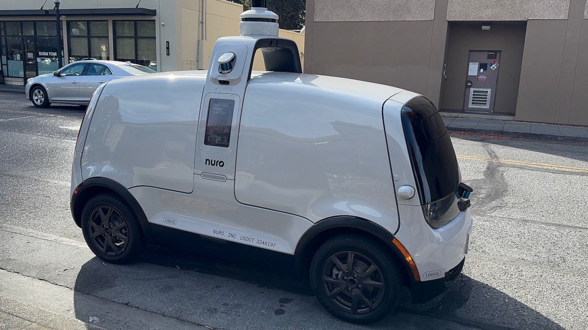 First Encounter With Nuro Delivery Robot in the Wild – The Last Driver ...